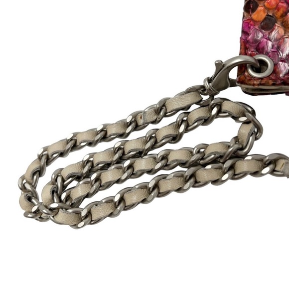 CHANEL Vintage CC Logo Chain Wallet Snap Button
Pink Orange Leather - Picture 9 of 15